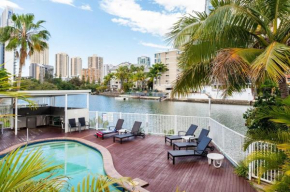 Riverfront Unit in Surfers Paradise NEW